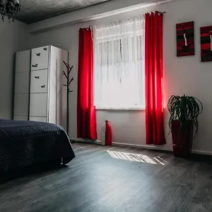 Lora & Lana , Lublana Słowenia